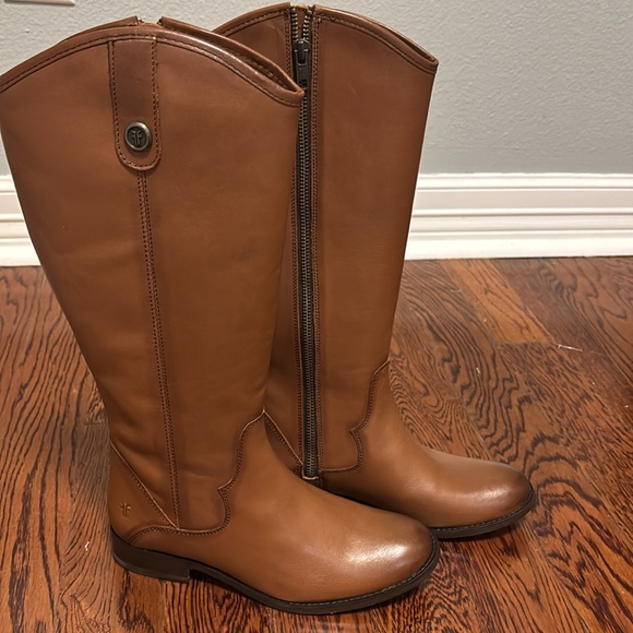 FRYE Marissa Medallion Cognac Tall Leather Zip Boots Women’s Size: 6 new in box - Picture 5 of 8